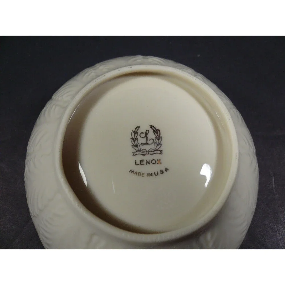 Small Lenox Beautiful Ivory Color Bowl Gold Rim Leaf Design 4 1/2